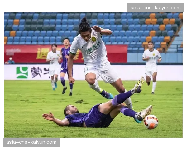 雷恩主帅热内西奥透露正在研究破解密集低位防守的方法，以应对联赛收官阶段